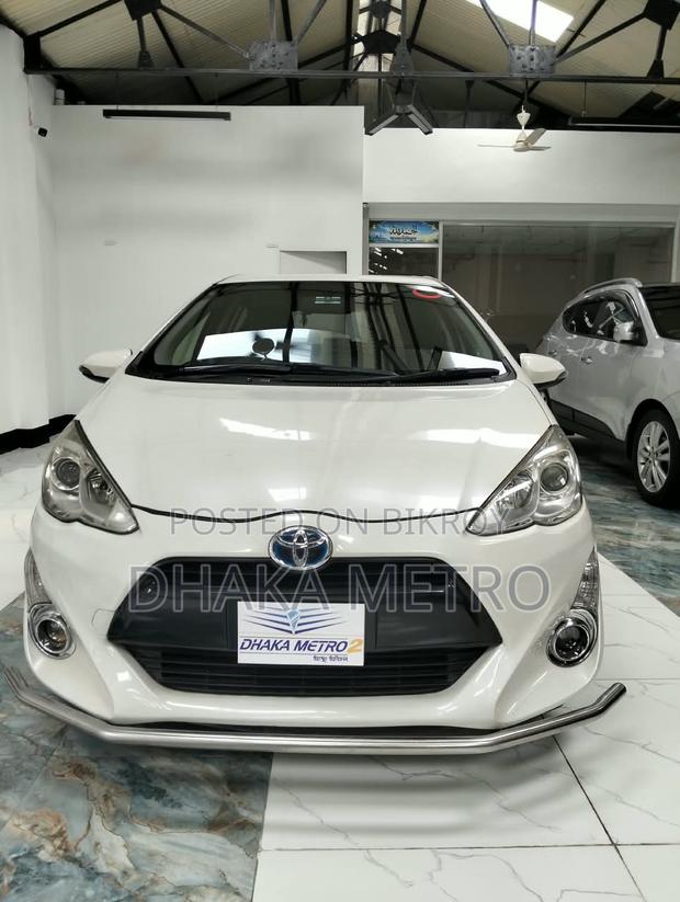 Toyota Prius 2017 White