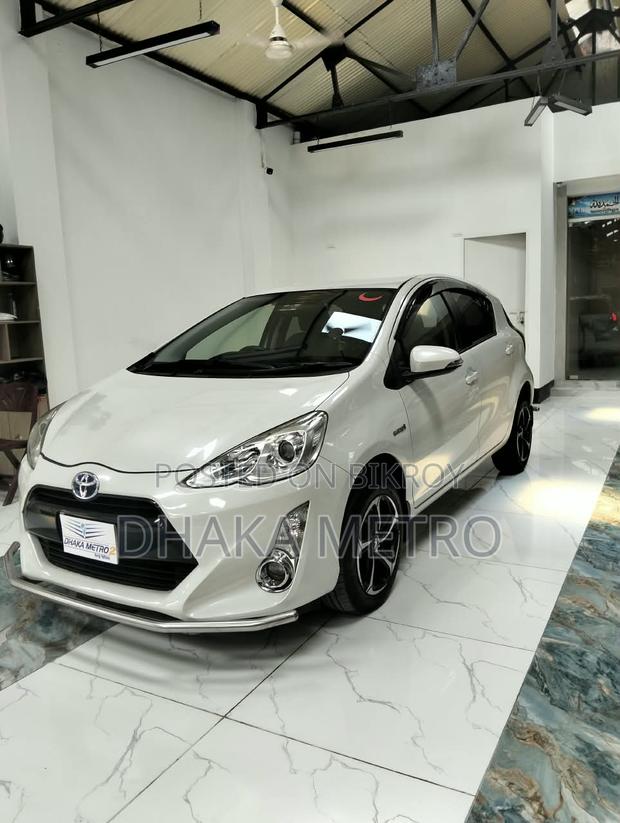 Toyota Prius 2017 White