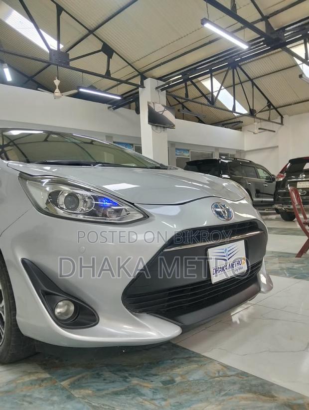 Toyota Aqua 2018 Silver