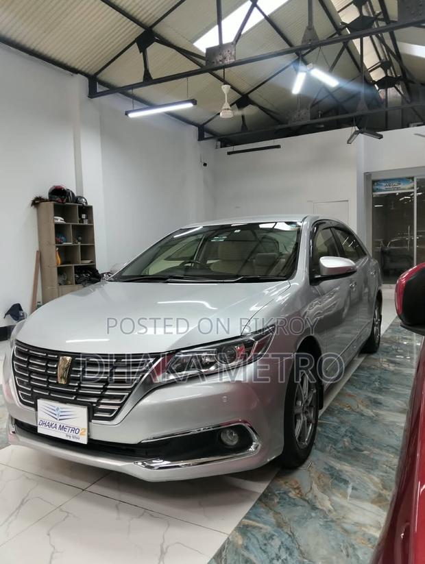 Toyota Premio 2016 Silver