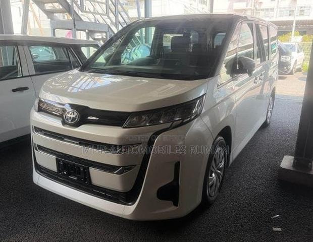 Toyota Noah 2022 Pearl