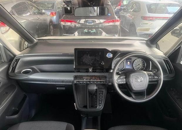 Toyota Noah 2022 Pearl