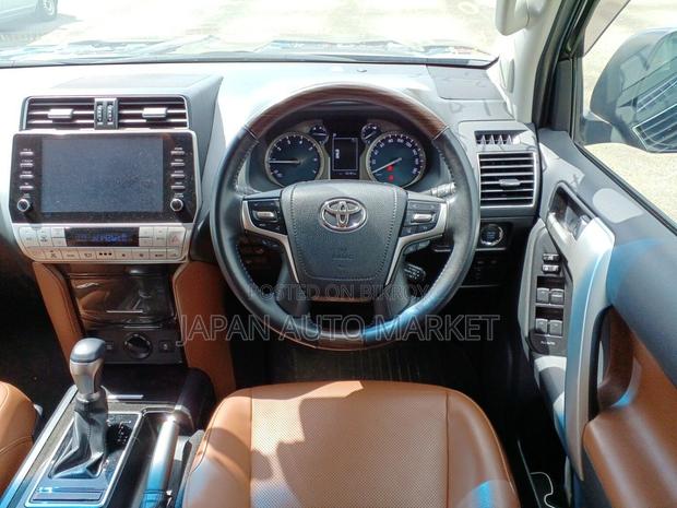 Toyota Land Cruiser Prado 2022 Black