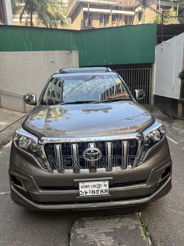 Toyota Land Cruiser Prado 2016 Gray