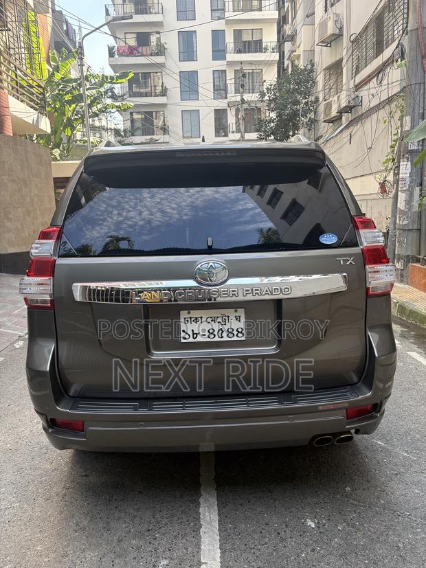 Toyota Land Cruiser Prado 2016 Gray