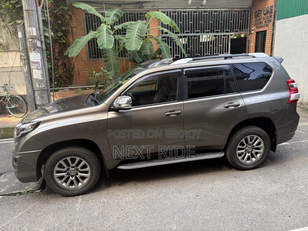 Toyota Land Cruiser Prado 2016 Gray