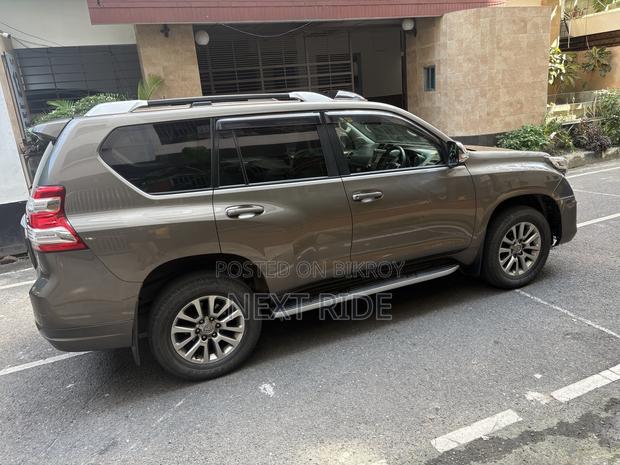 Toyota Land Cruiser Prado 2016 Gray