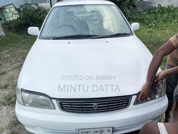 Toyota Corolla 1997 White