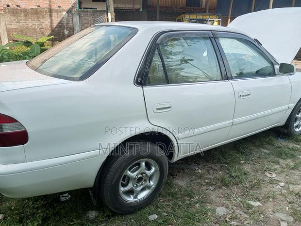 Toyota Corolla 1997 White