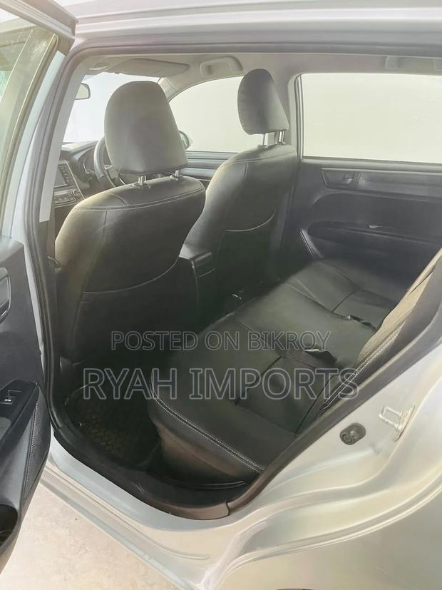 Toyota Corolla Fielder 1.5 Hybrid FWD 2020 Silver
