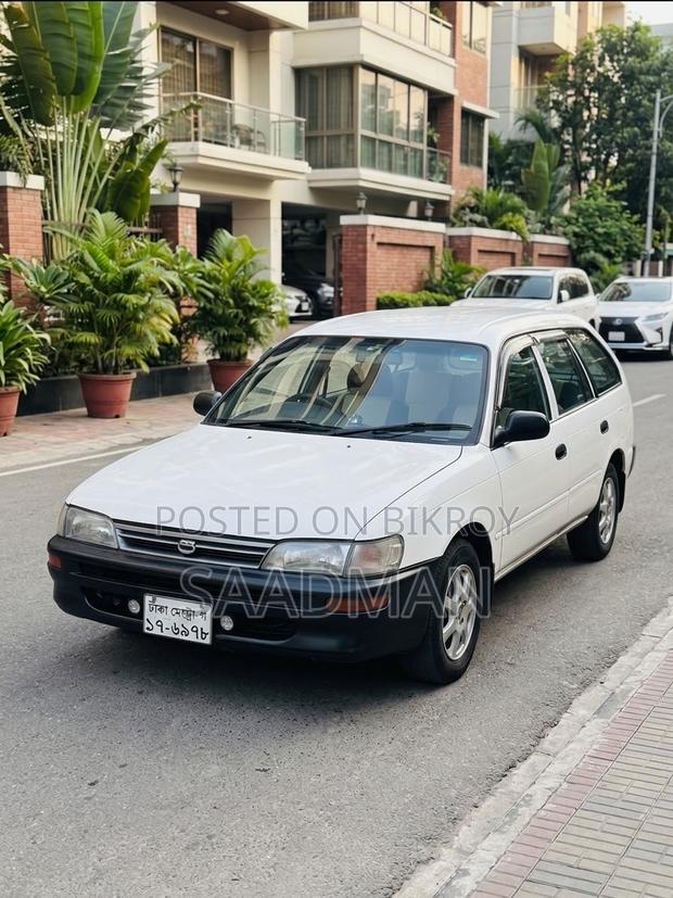Toyota Corolla Hatchback 2001 White