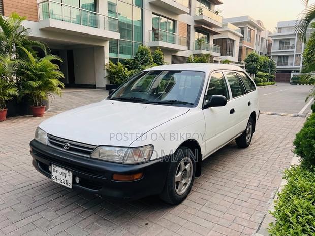 Toyota Corolla Hatchback 2001 White