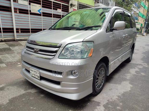 Toyota Noah 2.0 AWD (8 Seater) 2002 Silver