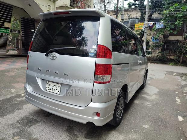 Toyota Noah 2.0 AWD (8 Seater) 2002 Silver