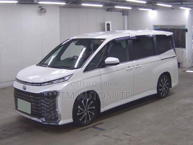 Toyota Voxy Hybrid S-Z 2WD 7-Seater 2022 Pearl