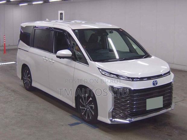 Toyota Voxy Hybrid S-Z 2WD 7-Seater 2022 Pearl