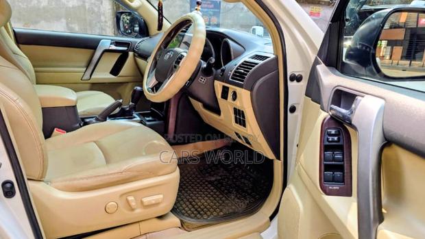 Toyota Land Cruiser 4.0 V6 DLX 2015 Pearl