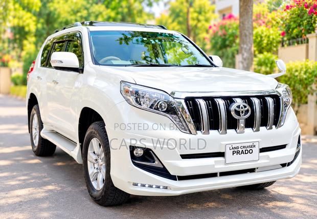 Toyota Land Cruiser 4.0 V6 DLX 2015 Pearl