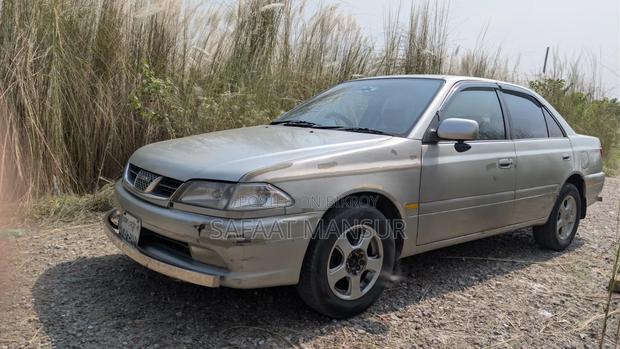 Toyota Carina 1.5 FWD Sedan 2000 Silver