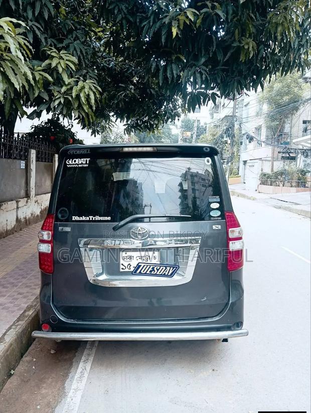Toyota Noah 2.0 143hp FWD (8 Seater) 2011 Black