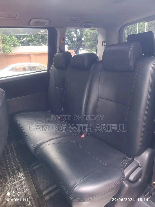 Toyota Noah 2.0 143hp FWD (8 Seater) 2011 Black
