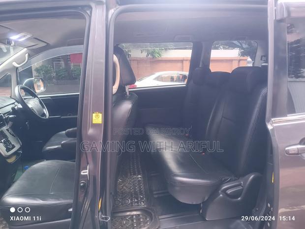 Toyota Noah 2.0 143hp FWD (8 Seater) 2011 Black