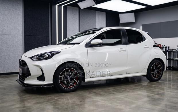 Toyota Yaris 1.5 Sedan XLE 2020 Pearl