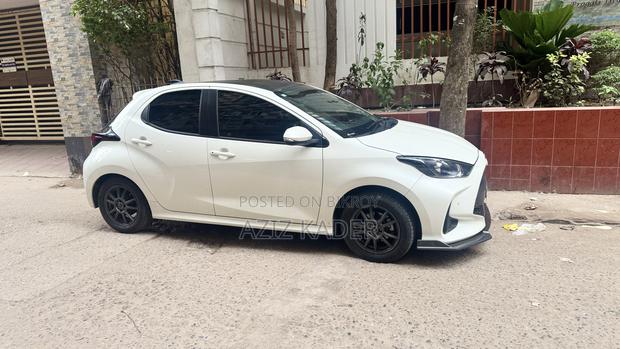 Toyota Yaris 1.5 Sedan XLE 2020 Pearl