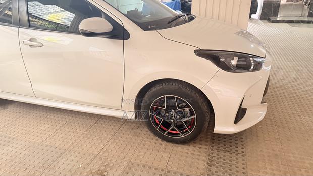 Toyota Yaris 1.5 Sedan XLE 2020 Pearl