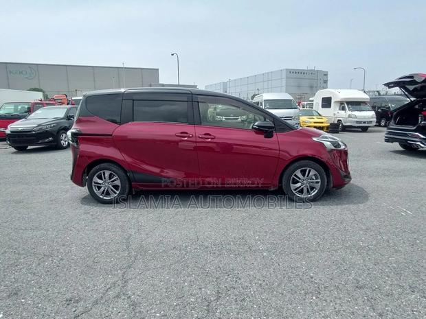 Toyota Sienta 2021