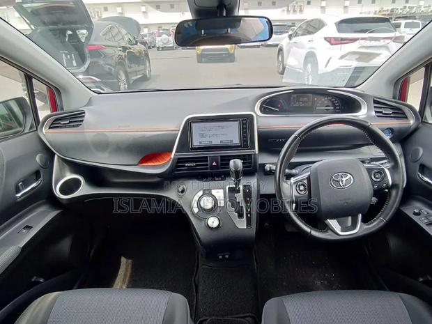 Toyota Sienta 2021