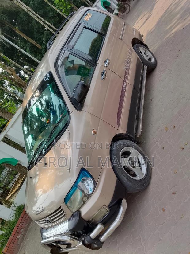 Toyota Noah 2001 White