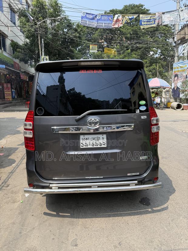 Toyota Noah 2.0 143hp FWD (8 Seater) 2013 Gray