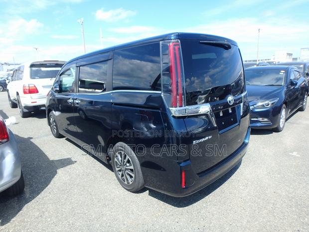 Toyota Esquire 2.0 FWD (8 seater) 2021 Blue