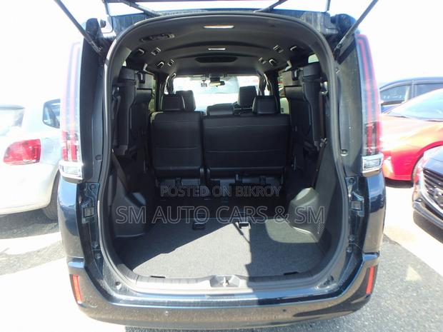 Toyota Esquire 2.0 FWD (8 seater) 2021 Blue