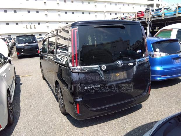 Toyota Esquire 2.0 FWD (7 seater) 2021 Black