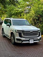 Toyota Land Cruiser LC300 2022 White for sale
