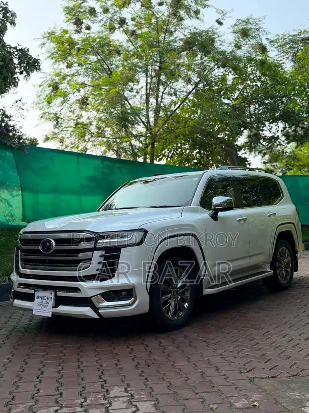 Toyota Land Cruiser LC300 2022 White