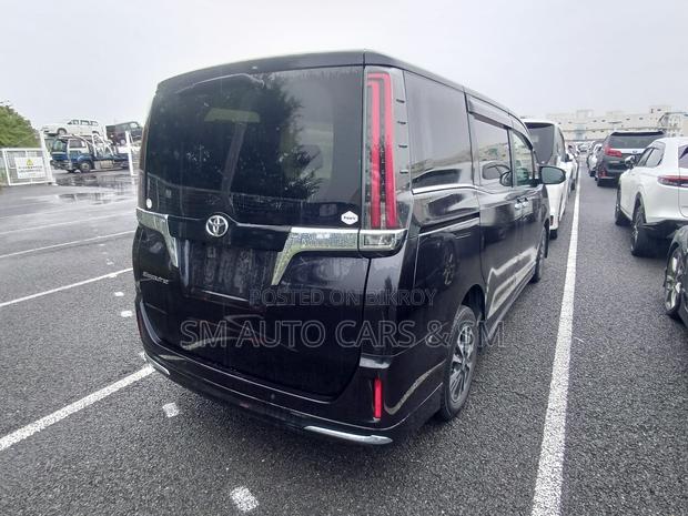 Toyota Esquire 2.0 AWD (8 seater) 2021 Black