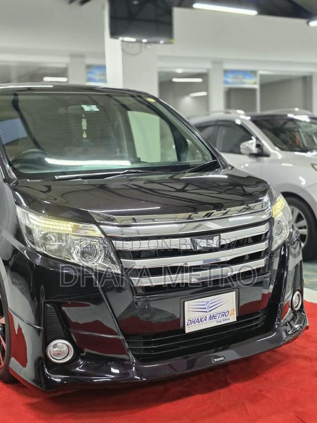 Toyota Noah 2014 Purple