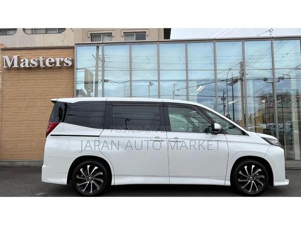 Toyota Noah 2023 Pearl