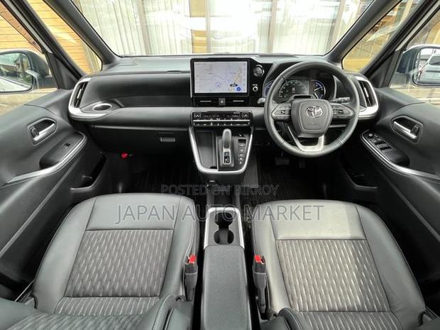 Toyota Noah 2023 Pearl