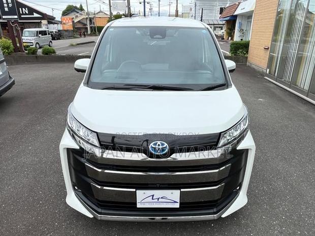 Toyota Noah 2023 Pearl