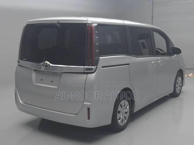 Toyota Noah 2.0 FWD (8 Seater) 2021 Silver