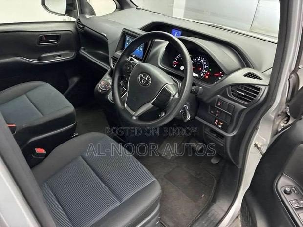 Toyota Noah 2.0 FWD (8 Seater) 2021 Silver