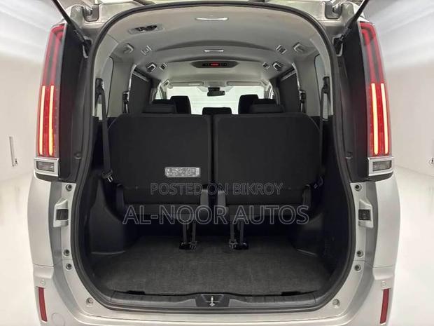 Toyota Noah 2.0 FWD (8 Seater) 2021 Silver