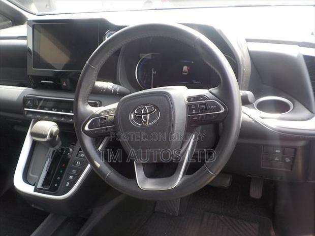 Toyota Voxy Hybrid S-Z 2WD 7-Seater 2022 Gray