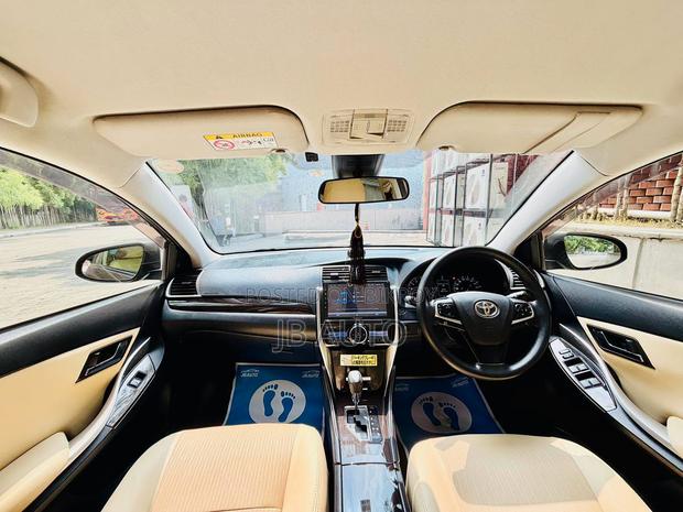 Toyota Premio 2019