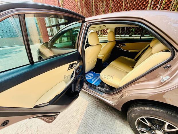 Toyota Premio 2019