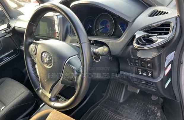 Toyota Noah 1.8 FWD Hybrid (7 seater) 2021 Silver